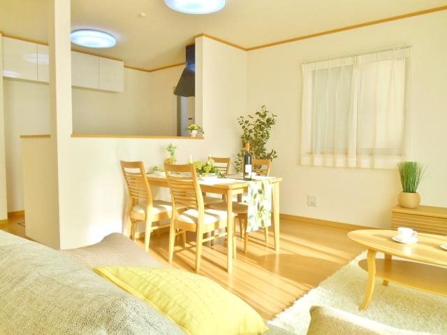 【新築戸建】藤沢市本藤沢２丁目 ２号棟 同仕様写真（リビング）